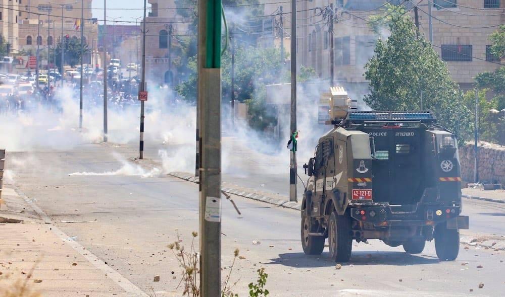 L’armée israélienne réprime une manifestation et cause plusieurs cas d’asphyxie à Bethléem 