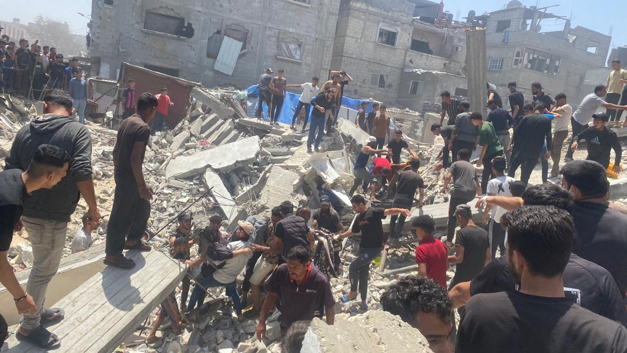 Quatre martyrs dans un bombardement  contre une maison à Rafah