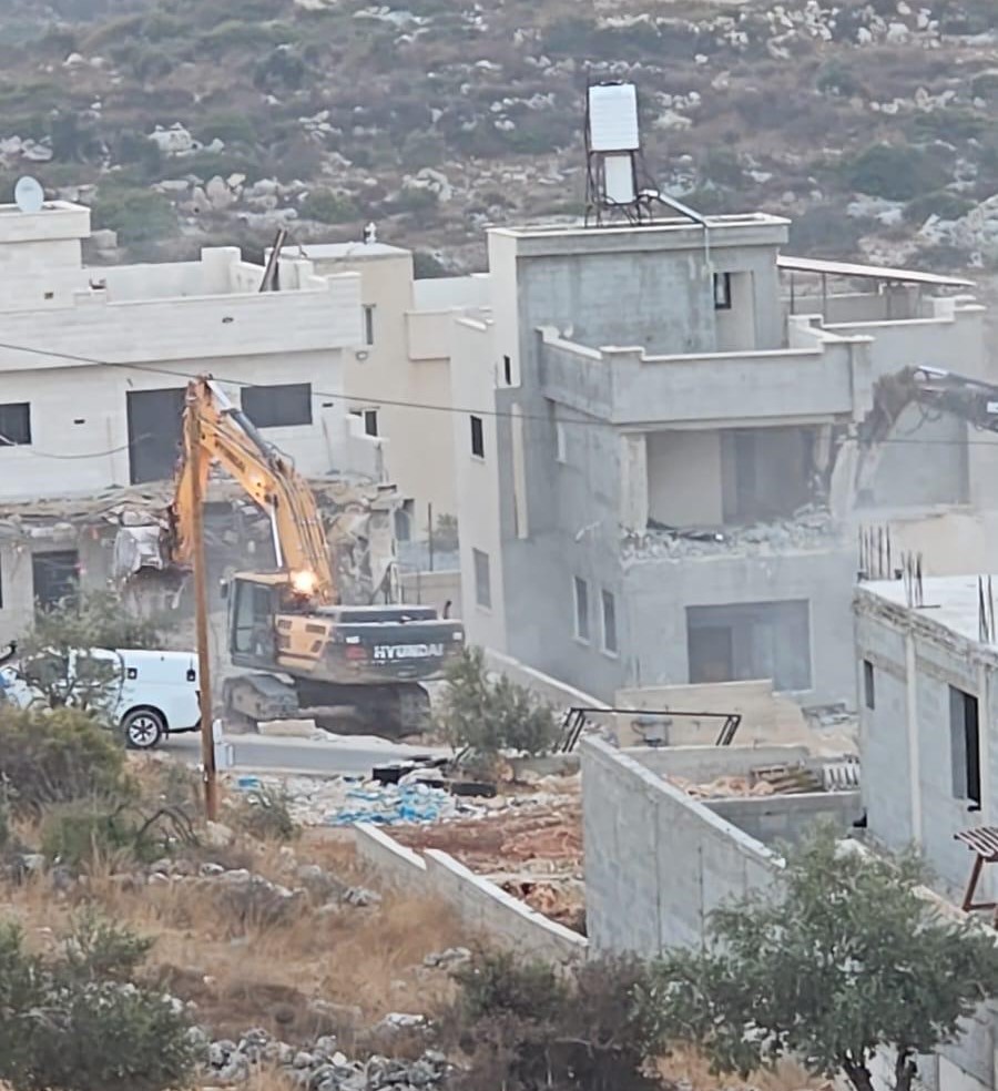(Mise à jour) L'occupation démolit des maisons dans différentes régions de la Cisjordanie et Jérusalem