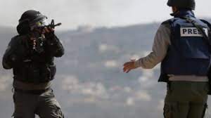 Syndicat des journalistes : L’occupation poursuit ses crimes contre les journalistes à Gaza et en Cisjordanie