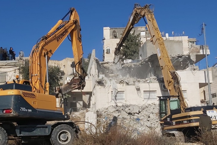 Des bulldozers israéliens détruisent une maison et plusieurs structures à Jérusalem