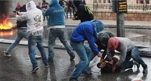 Une force spéciale de l’occupation appréhende des étudiants de l'Université de Birzeit