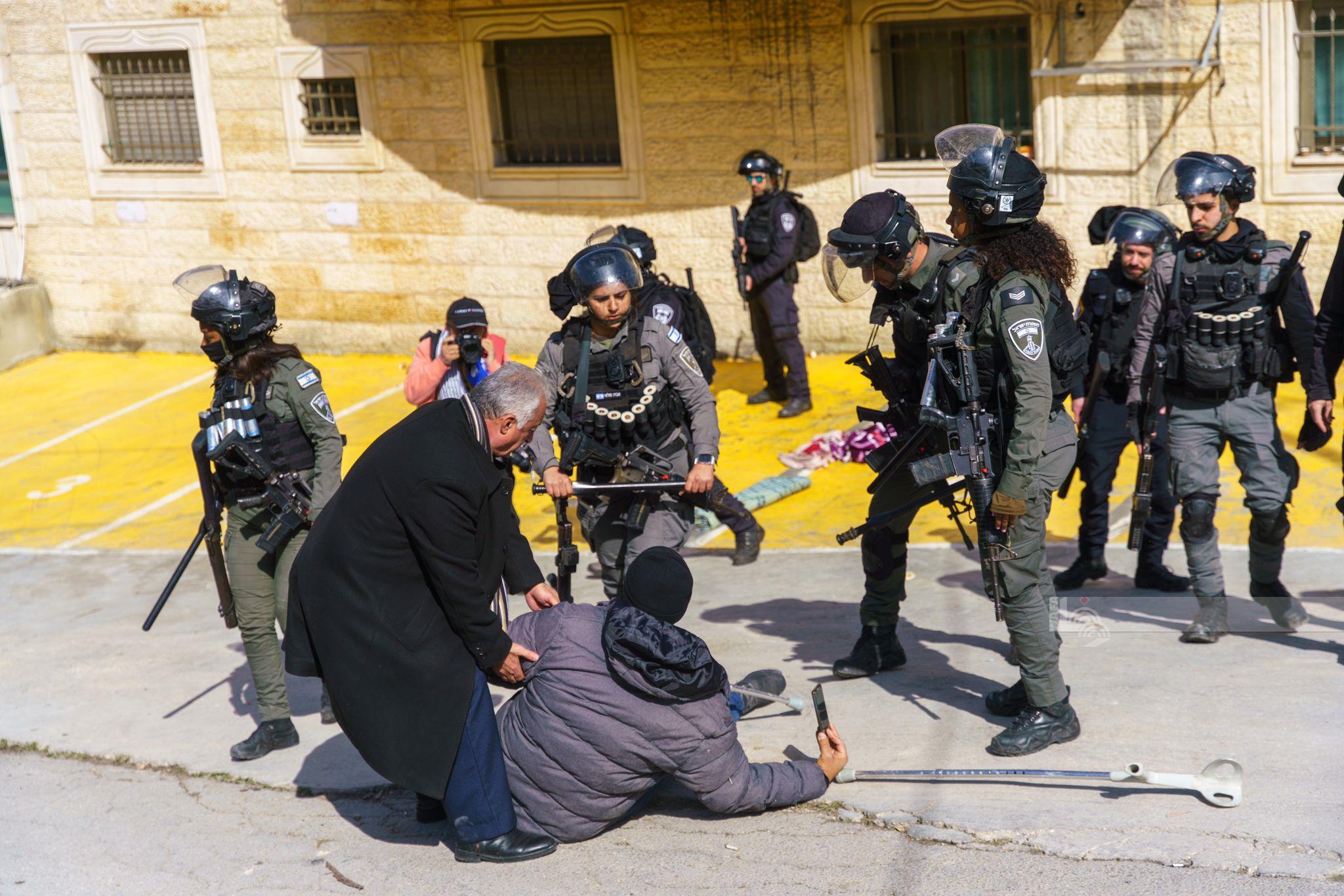 La police d’occupation attaque des fidèles palestiniens à Jérusalem