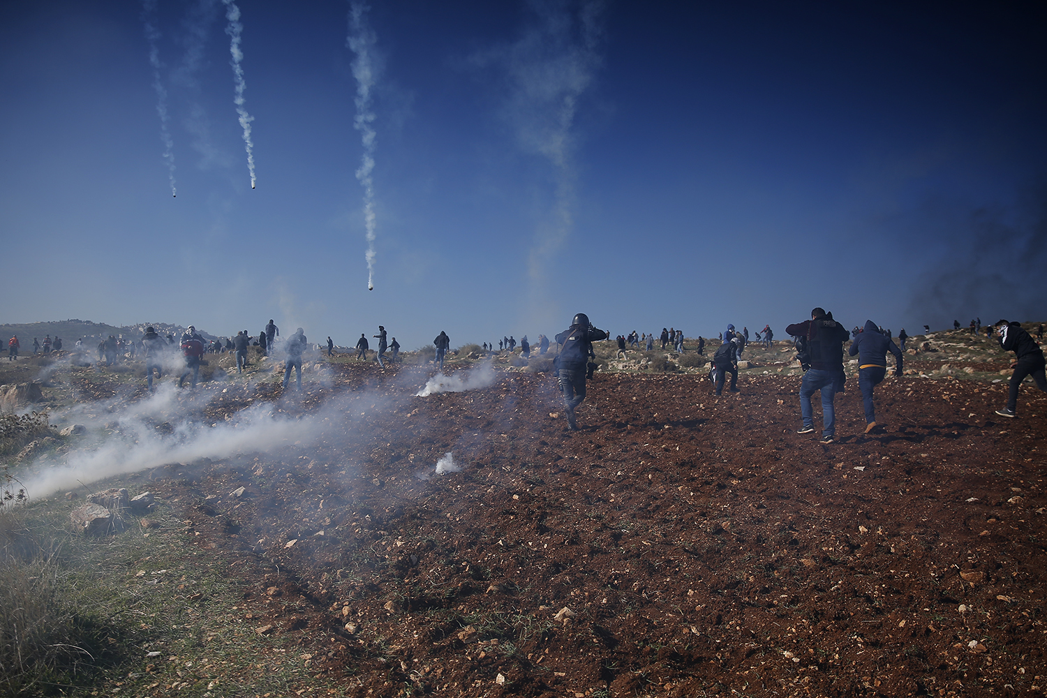  Des Palestiniens blessés et étouffés lors de confrontations avec l’occupation en Cisjordanie