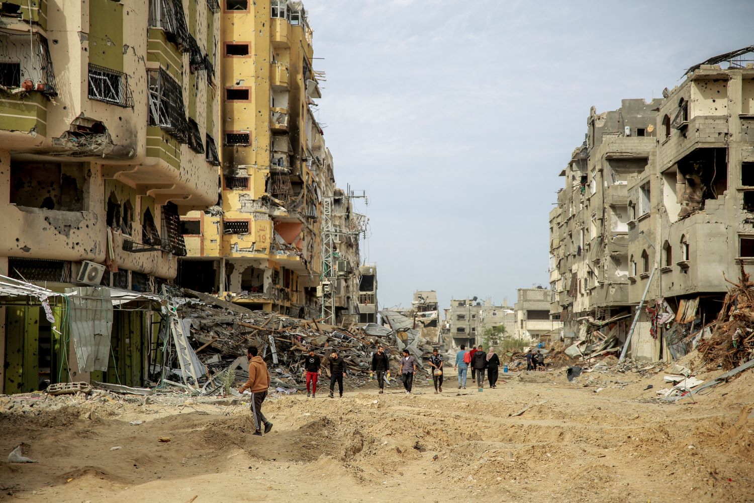 Des Palestiniens tués et blessés dans des bombardements israéliens sur plusieurs zones de Gaza