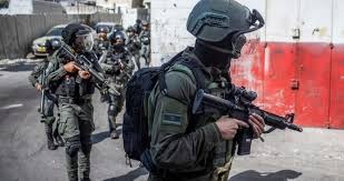 Les forces israéliennes prennent d’assaut le camp de Shuafat, au nord de Jérusalem