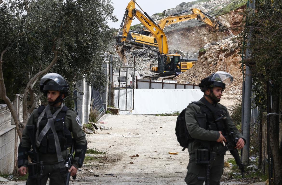 Les forces d'occupation ordonnent l'arrêt des travaux et de construire pour deux maisons à Salfit