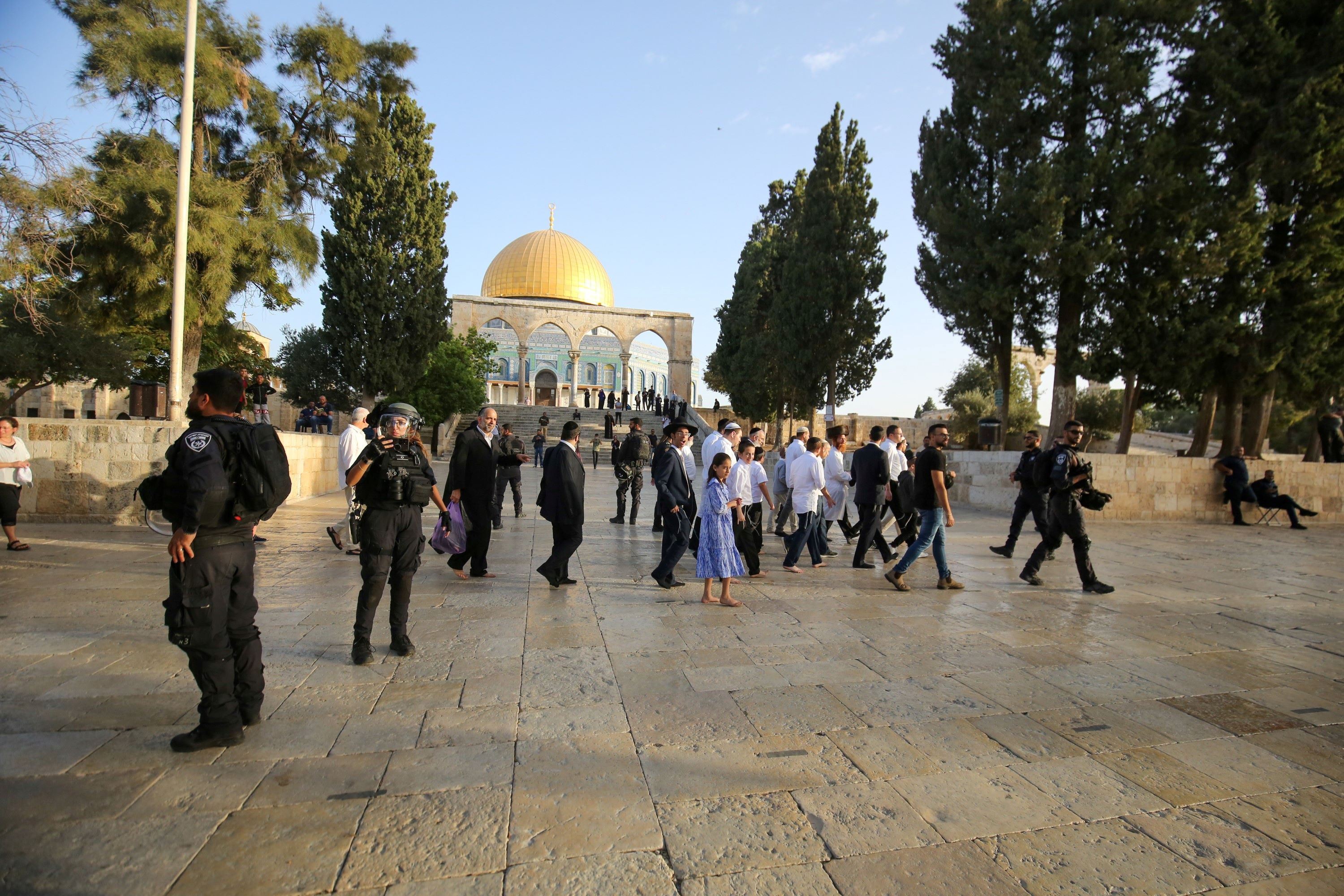 Des colons envahissent la mosquée saints Al-Aqsa