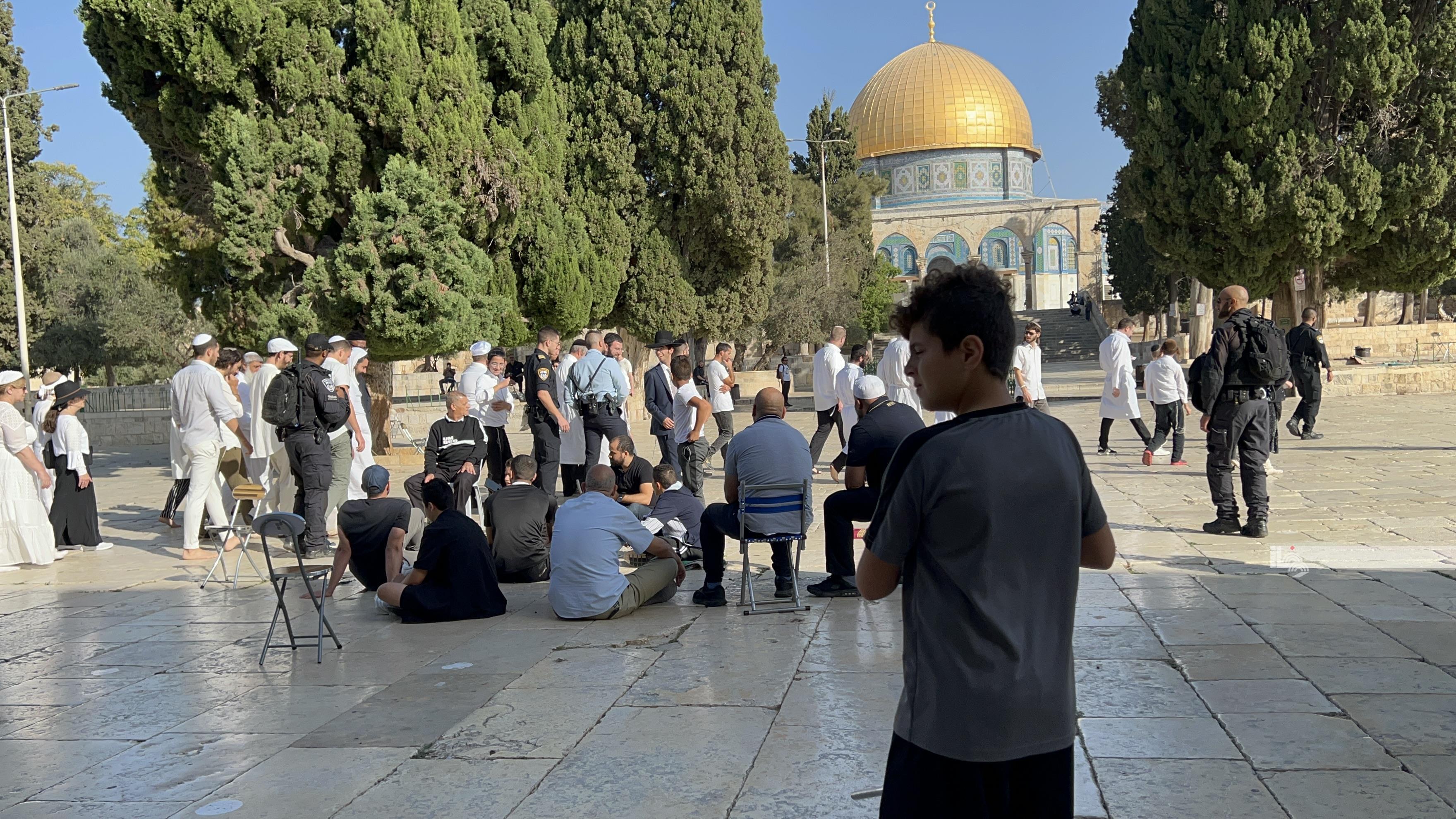 Des dizaines de colons prennent d'assaut Al-Aqsa