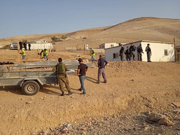 Les forces d’occupation détruisent trois habitations dans les communautés bédouines de Jérusalem