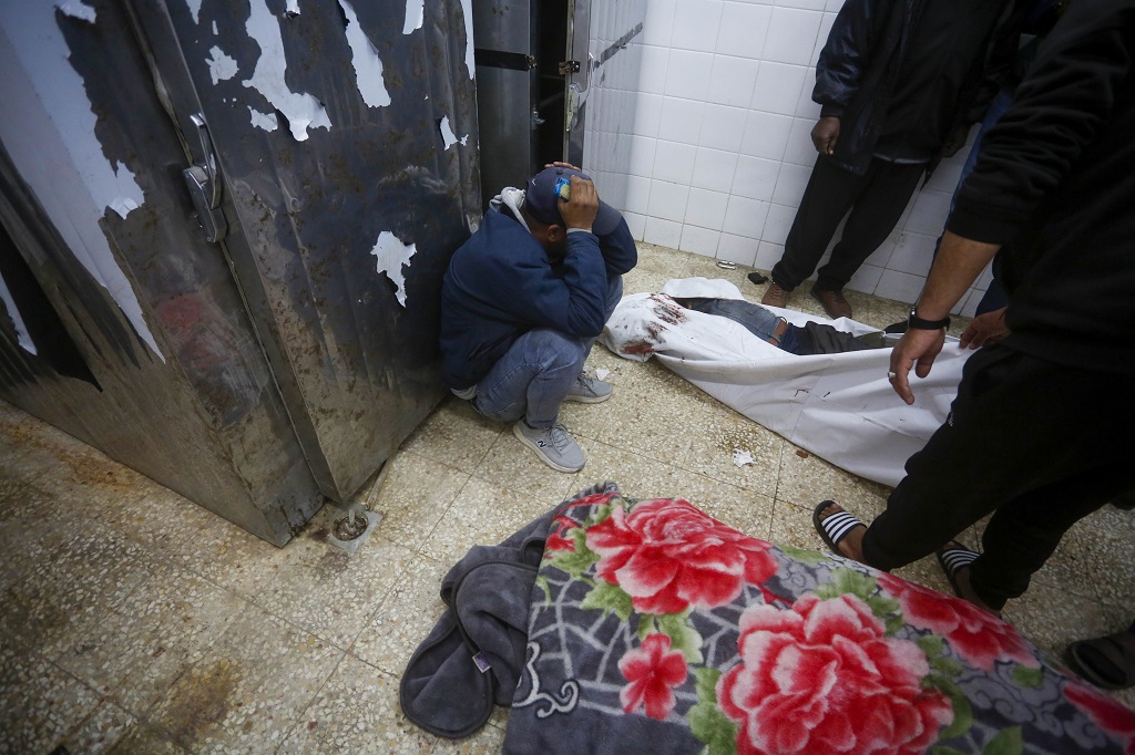 10 martyrs dans un bombardement par l'occupation d'une tente abritant des personnes déplacées à l'ouest de Khan Yunis