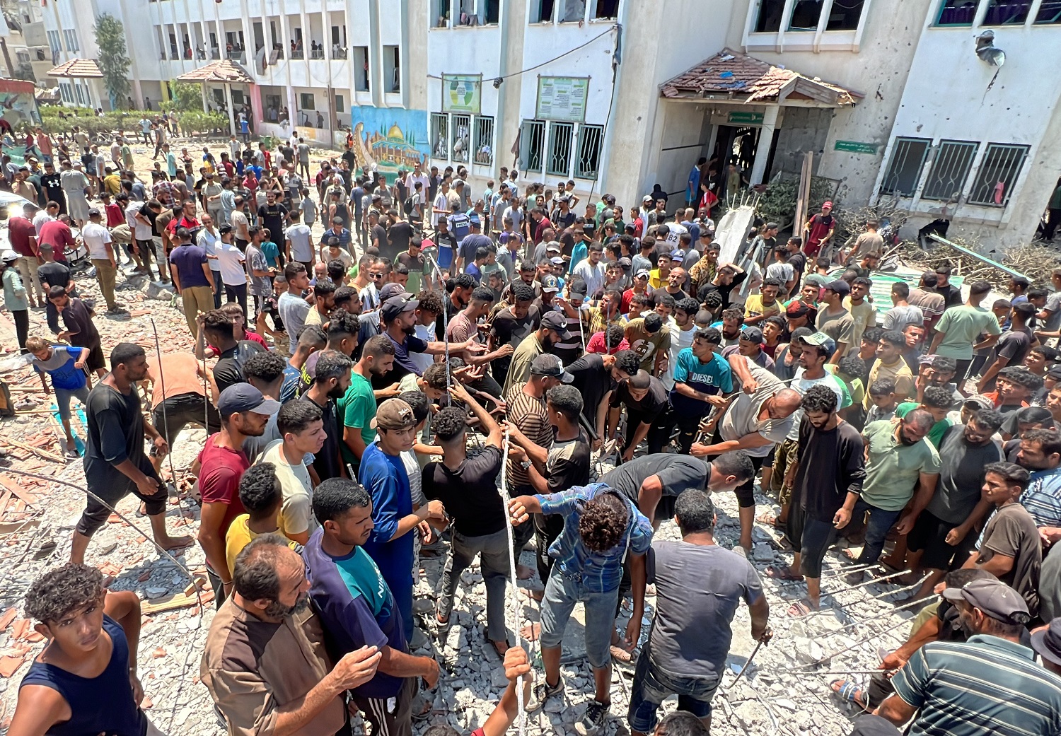 Cinq martyrs dans un raid israélien ciblant une école des déplacés à Gaza  