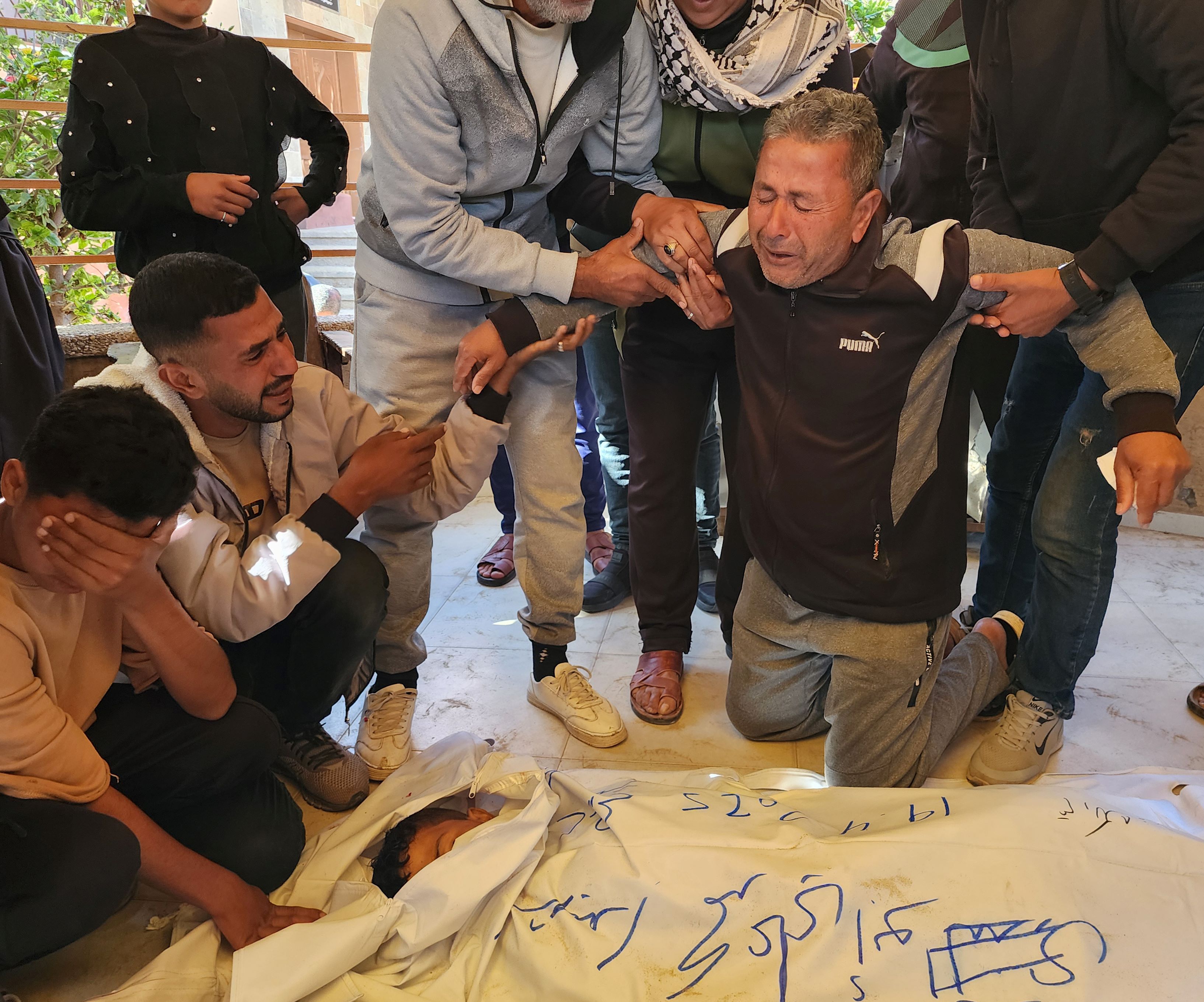 Un nouveau massacre commis par l'occupation dans une école abritant des personnes déplacées dans la ville de Gaza