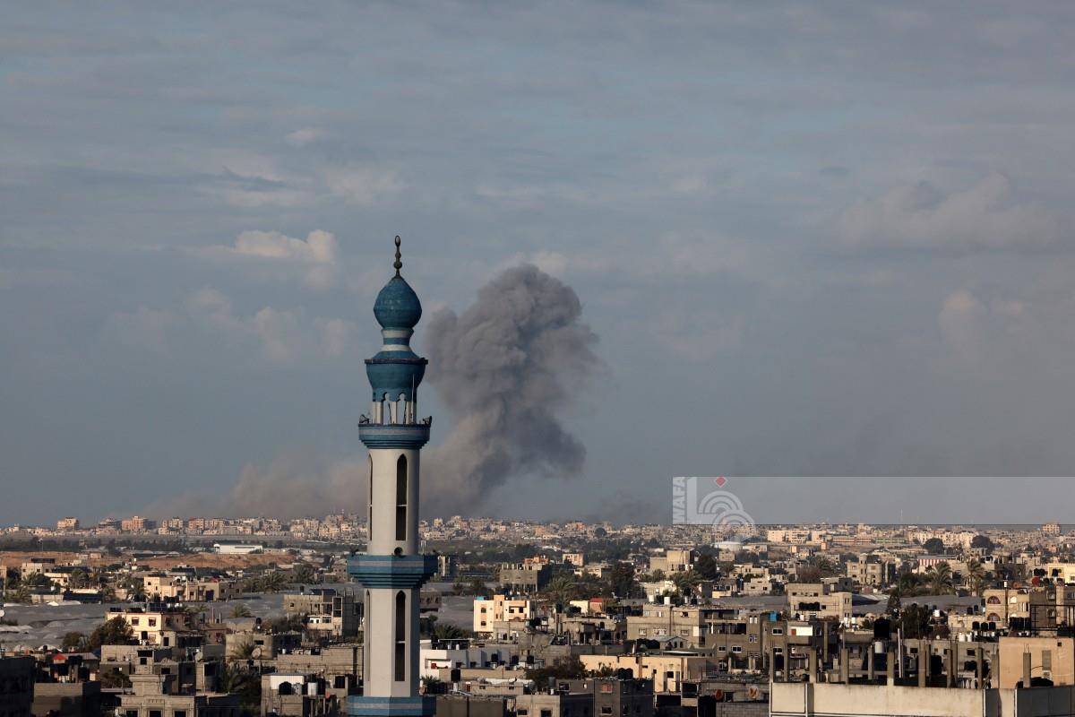 Quatre enfants sont tombés en martyr dans les bombardements de l'ouest de Gaza et l'occupation continue de bombarder Khan Yunis