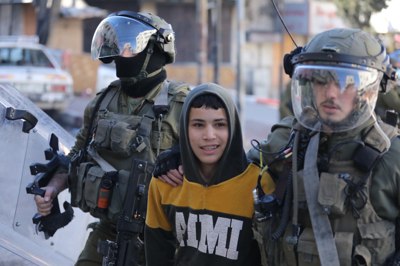 Le total d’interpellés palestiniens augmente à plus de 12 000 après qu'Israël arrête 16 Palestiniens en Cisjordanie