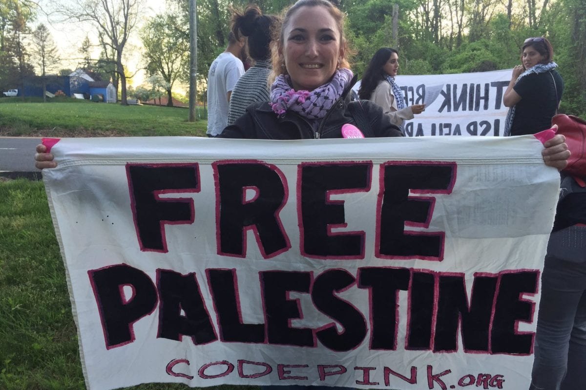 La directrice de l'organisation américaine "Code Pink", menacée en raison de son soutien aux droits des Palestiniens