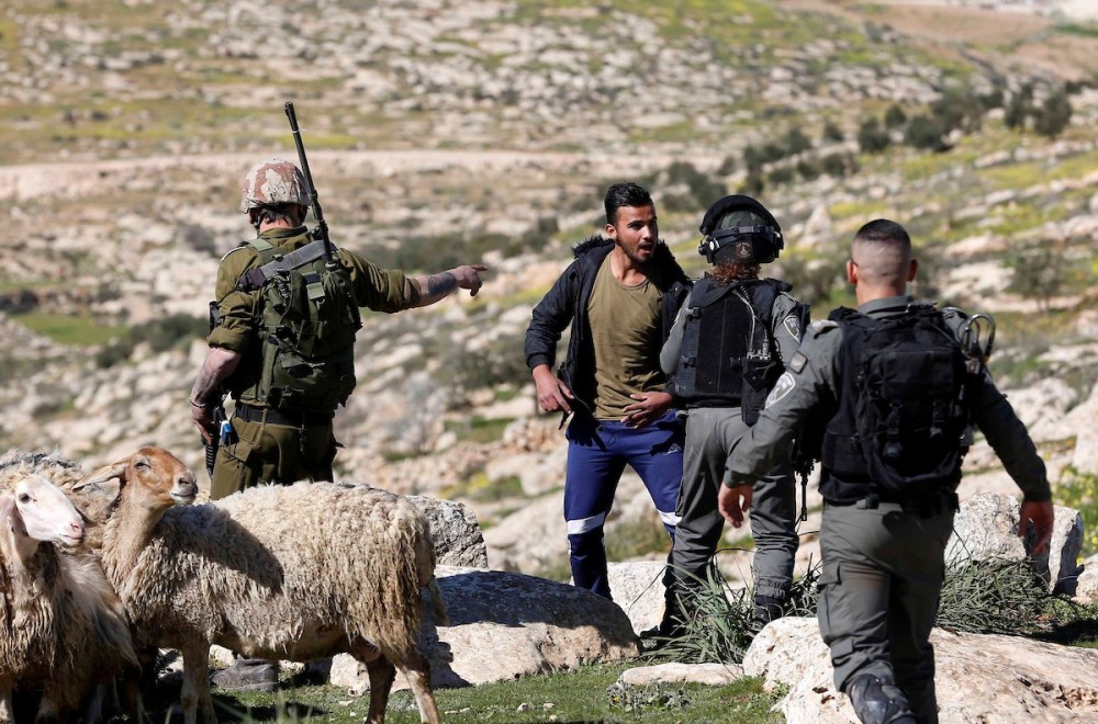 Des colons israéliens battent des bergers palestiniens à Bethléem 