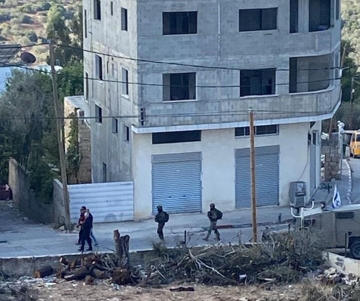 (Mise à jour) Salfit: L'occupation continue de prendre d'assaut 'Harris' pour le deuxième jour et des colons détruisent des terres au bulldozer