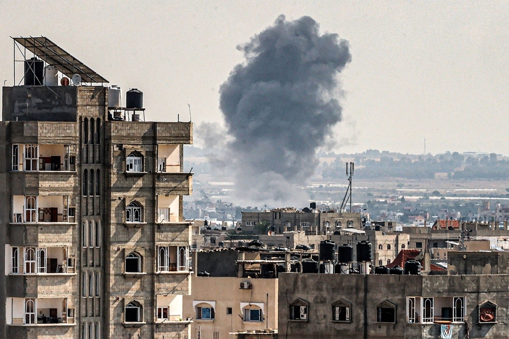 L’artillerie d’occupation cible plusieurs maisons des citoyens dans la ville de Gaza