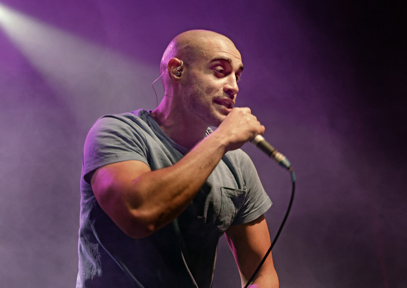 Le rappeur britannique « Lowkey » dit qu'il « ne sera pas réduit au silence sur la Palestine » après être  retirer de Spotify