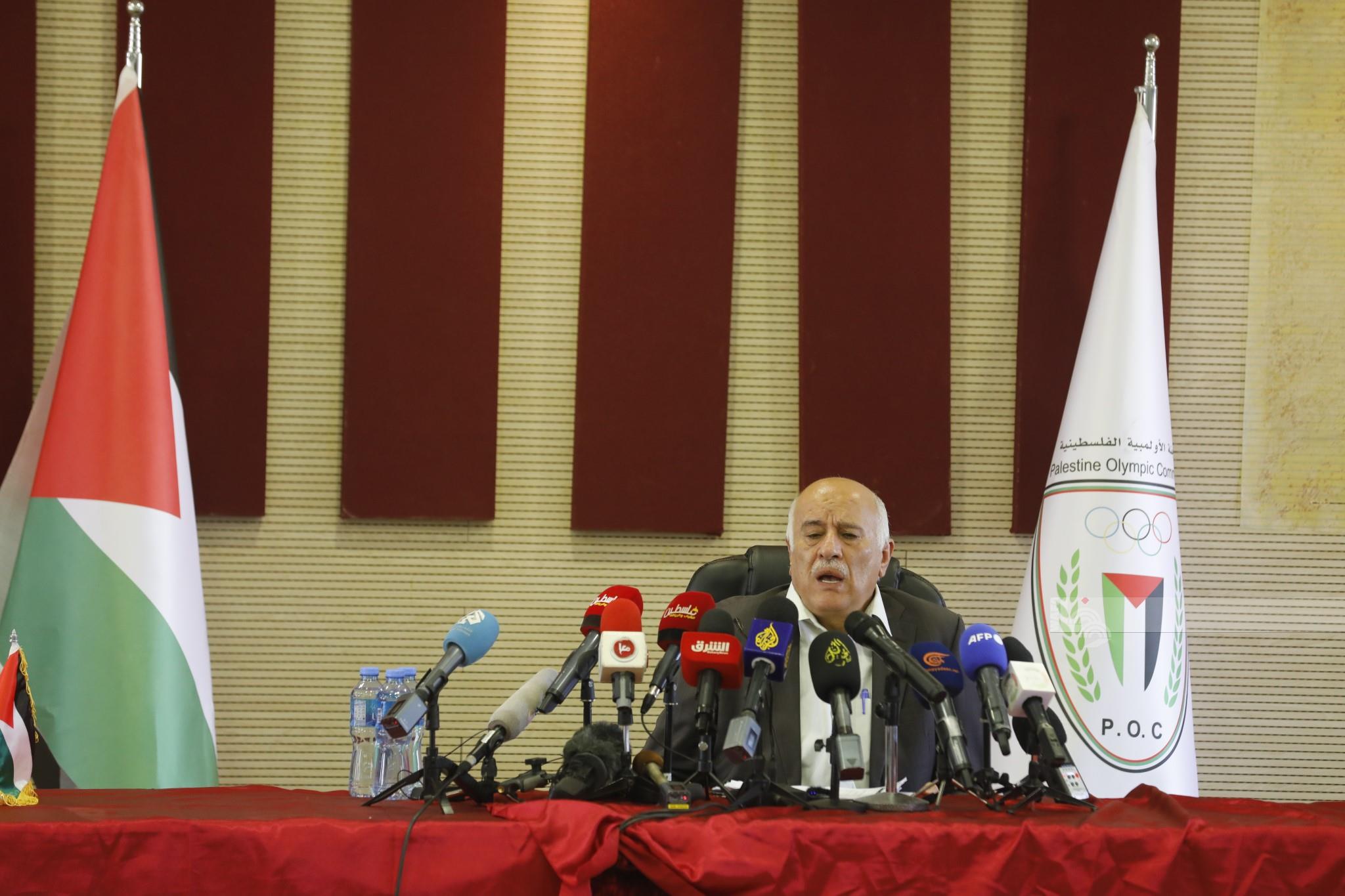 Les forces de l’occupation détiennent Al-Rajoub sur le poste frontalier d’Al-Karamah