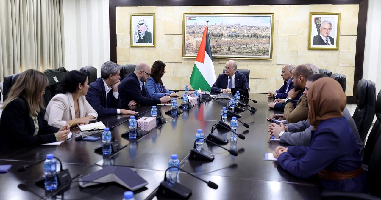 Le Premier ministre informe une délégation parlementaire italienne sur les derniers développements politiques et sur le terrain