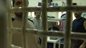 En protestation contre leur détention administrative, six prisonniers poursuivent leur grève de faim