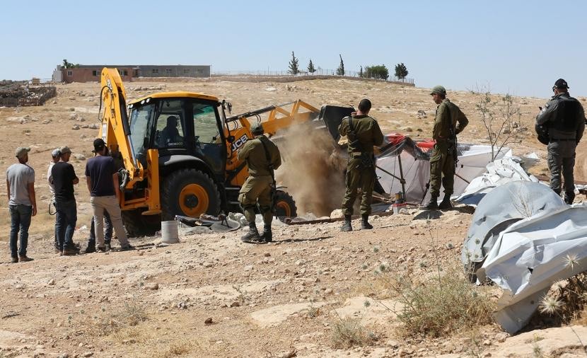  Salfit : l’armée de l’occupation saisit des équipements de construction  