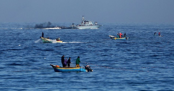 Pêcheurs blessés par balles de la marine d'occupation dans la mer de Gaza