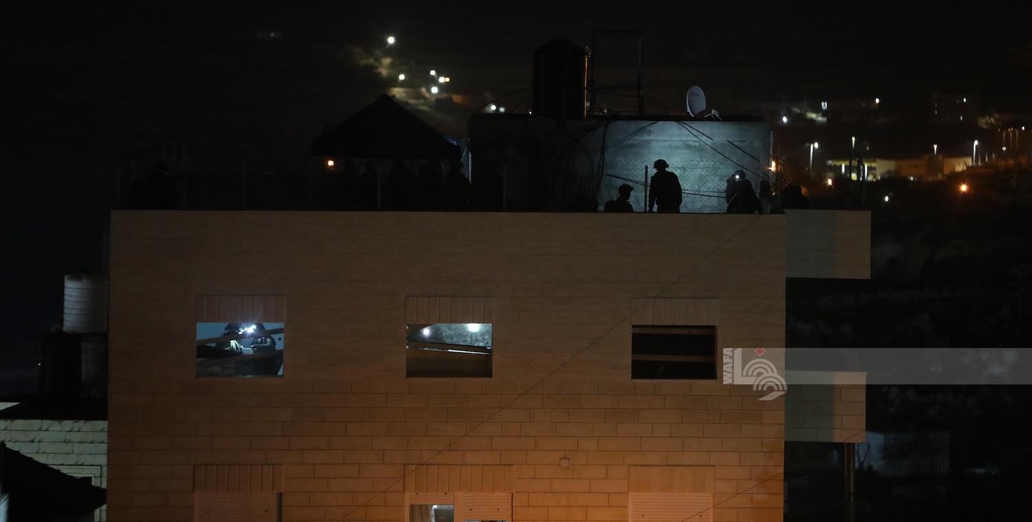 Les forces d’occupation font exploser la maison d’un martyr Palestinien à Hébron