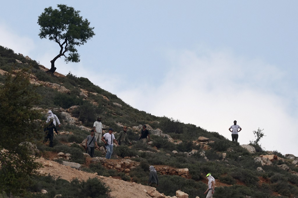 Ramallah : Les colons poursuivent leur attaque contre le village de Mughayir