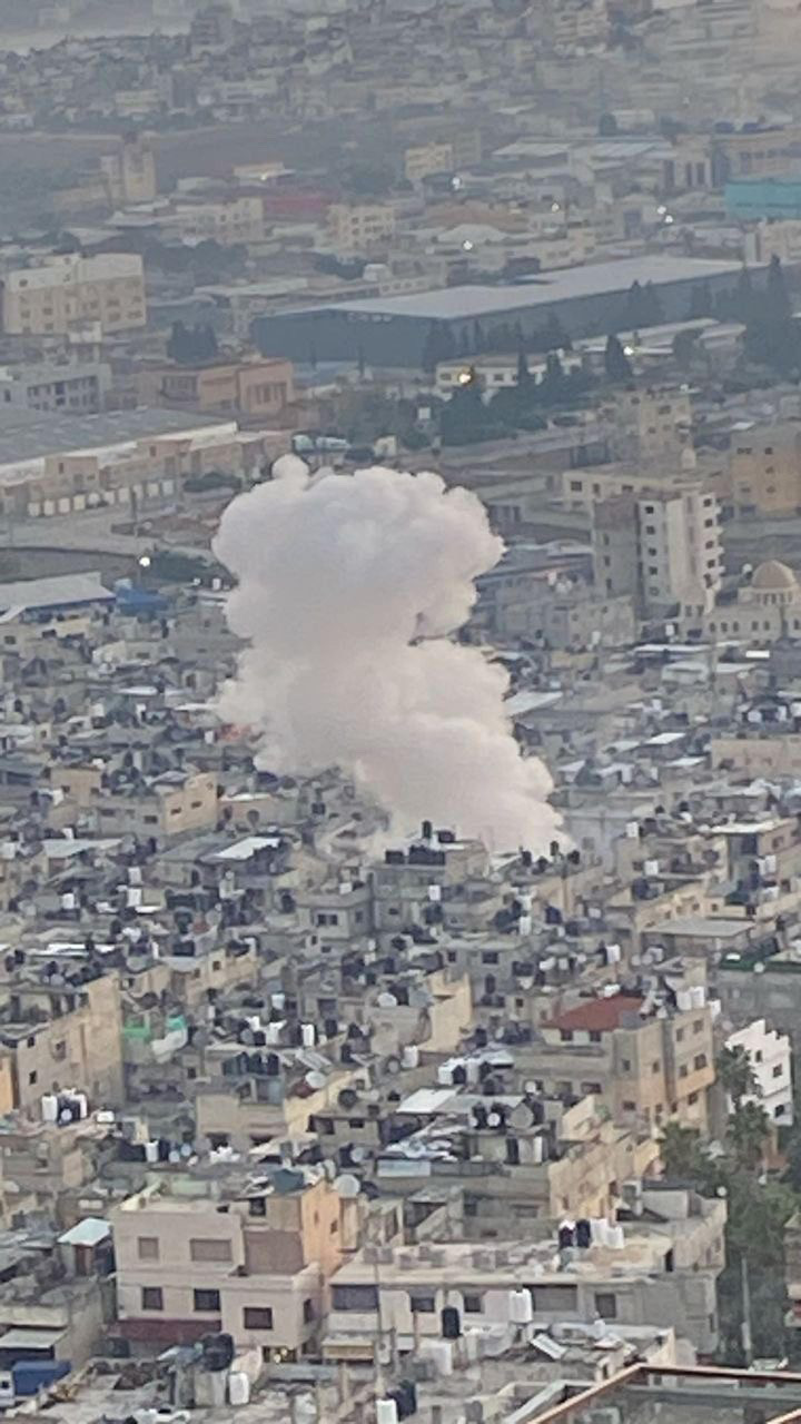 Naplouse : l’armée de l’occupation explose une maison et détruit des rues 