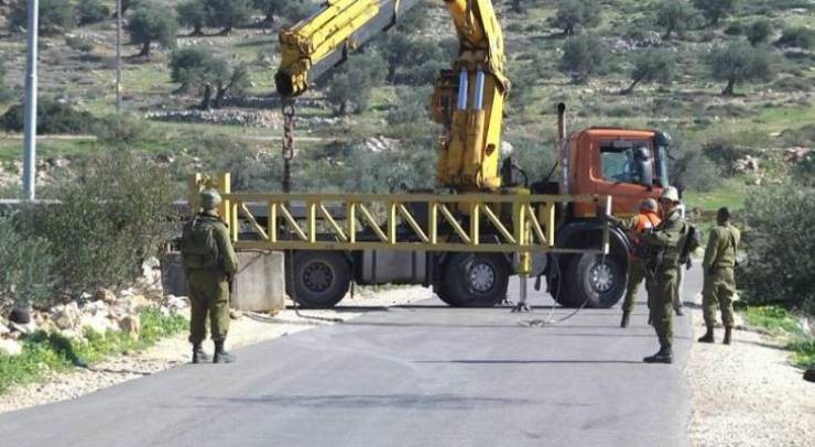  L’occupation continue de fermer l’entrée à Sinjil, au nord de Ramallah, pour le deuxième jour