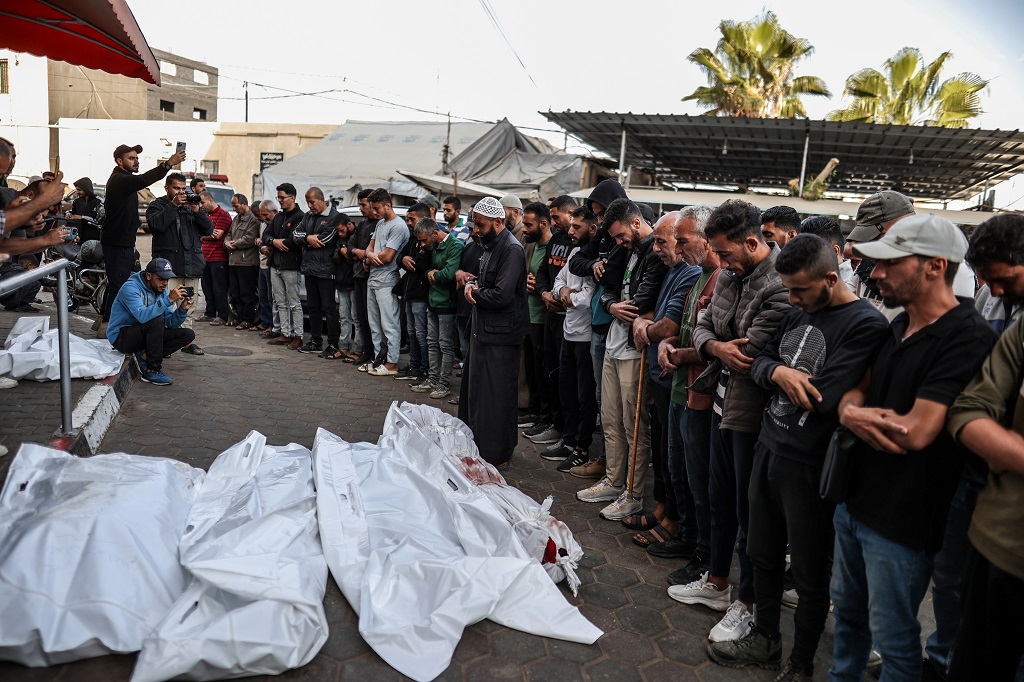 Un nouveau massacre israélien contre une école abritant des déplacés dans le camp de Nuseirat