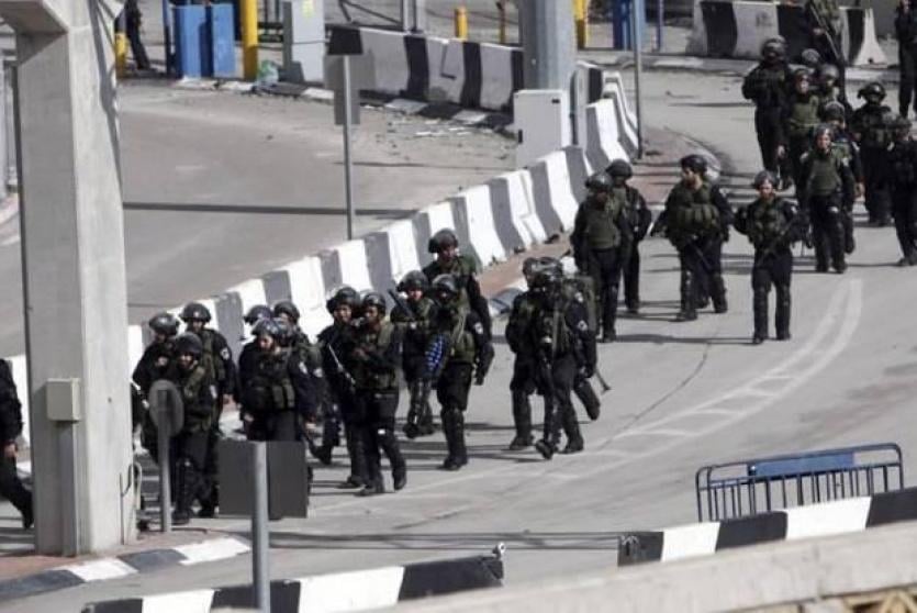 L’armée d’occupation attaque la rue Al-Matar dans un village à Jérusalem