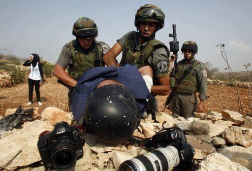 84 incidents de vol d’équipements de journalistes par l’occupation en Cisjordanie depuis le début de l’agression