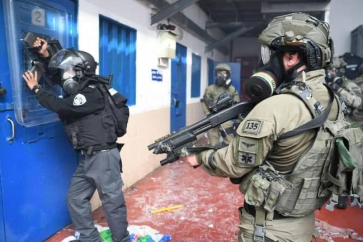 Les unités de répression envahissent la section des prisonniers palestiniens à Hadarim  