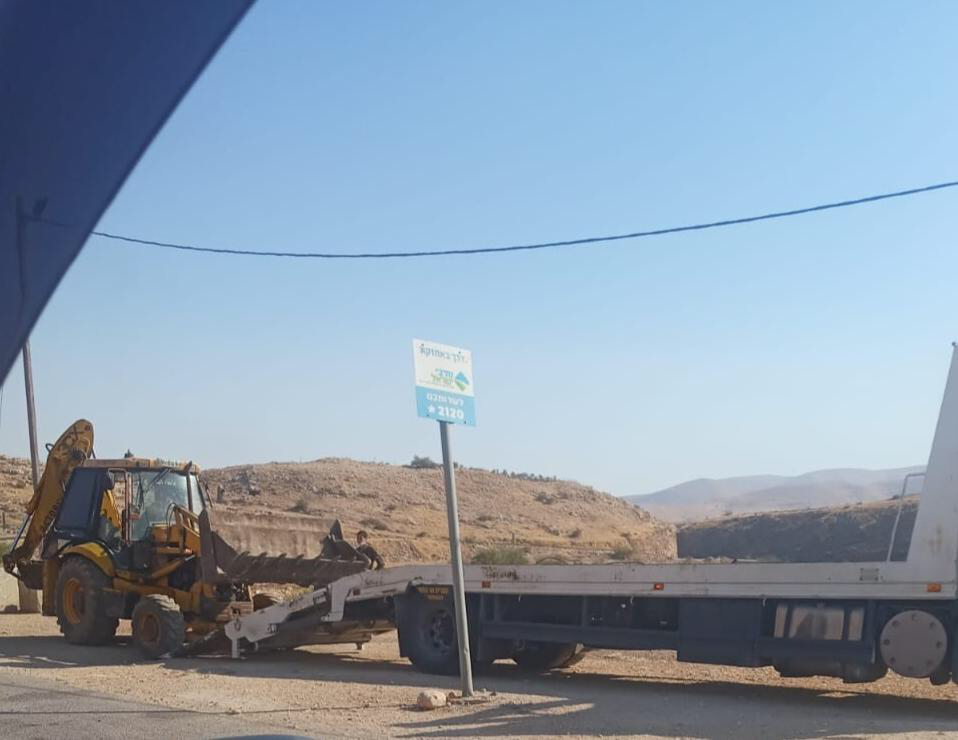 Les forces d’occupation israéliennes confisquent un bulldozer dans la vallée du Jourdain