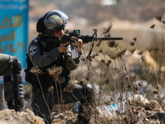 Un jeune palestinien touché par balles de l’occupation près de Ramallah 