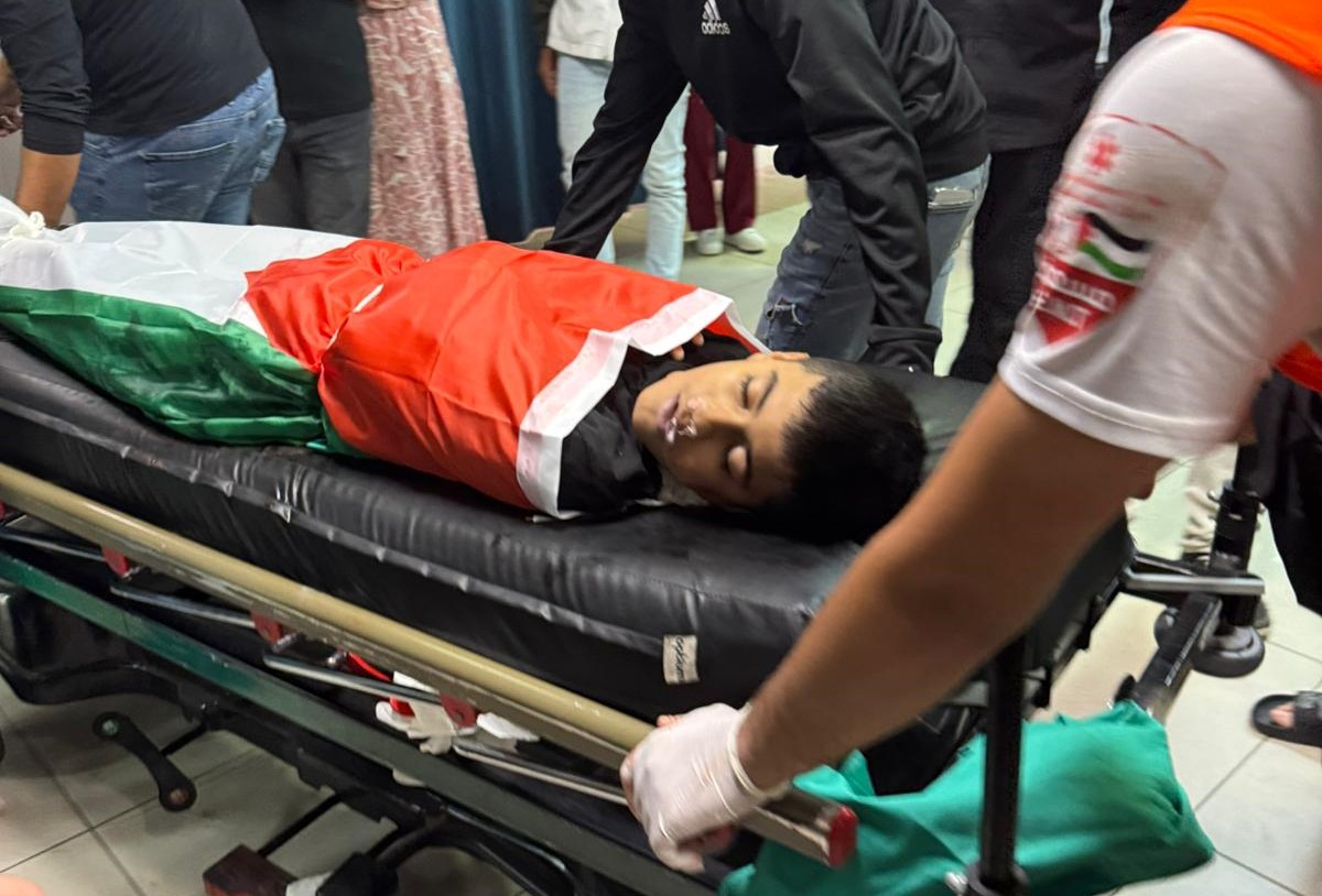 Un martyr et des blessés par les balles de l'occupation dans le camp de Qalandia