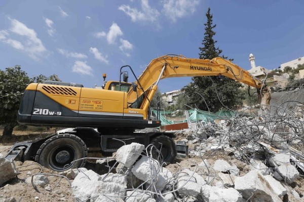  Jérusalem : l’occupation démolit une imprimerie à Al-Issawiya  