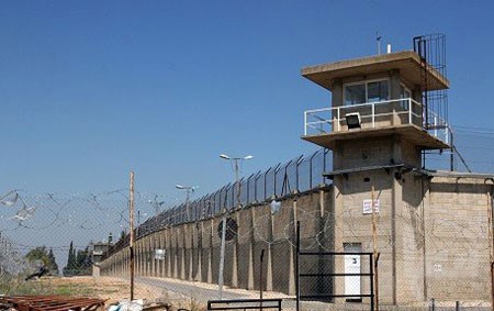 L’administration pénitentiaire d’occupation impose des « mesures punitives » aux détenus