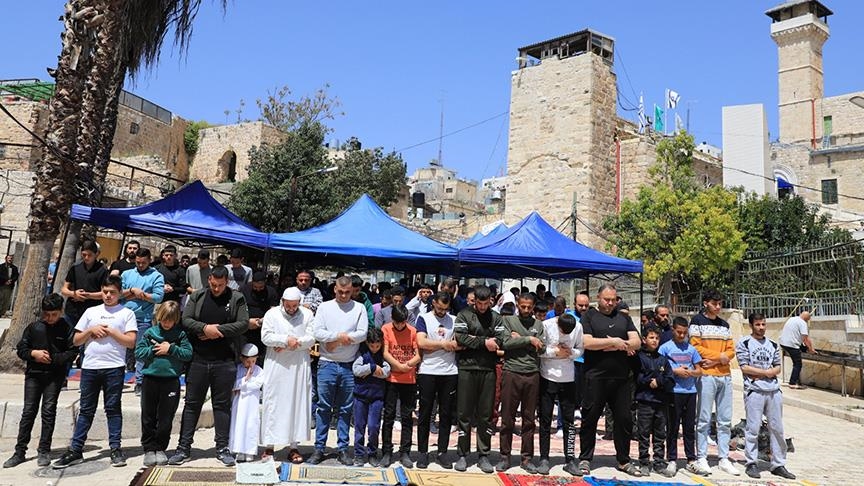Seuls 8 000 palestiniens accomplissent les prières de l'Aïd dans la mosquée Ibrahimi due aux mesures israéliennes