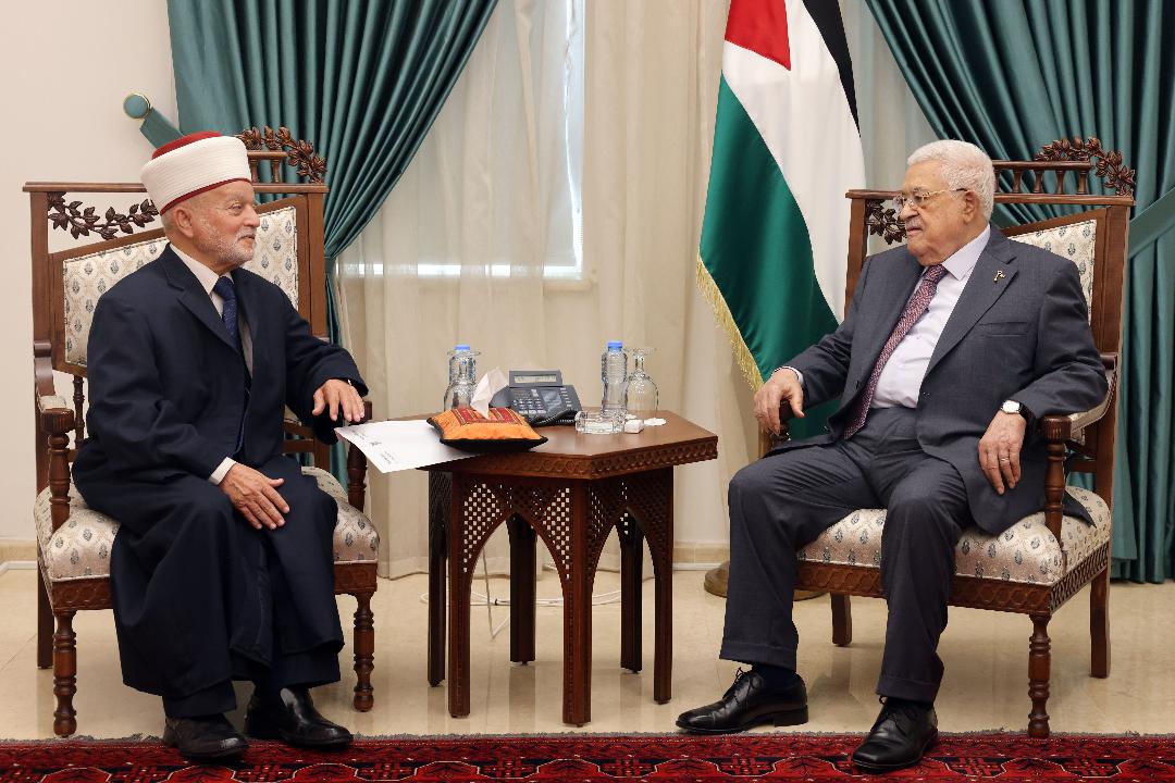 Le président accueille le mufti général et lui demande de soutenir la résistance des citoyens de Jérusalem