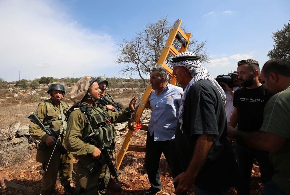 L’armée israélienne interdit des agriculteurs Palestiniens de travailler à leurs terres près de Bethléem
