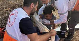 Un enfant blessé par une bombe lacrymogène à la tête et des dizaines de suffocations au nord de la Cisjordanie