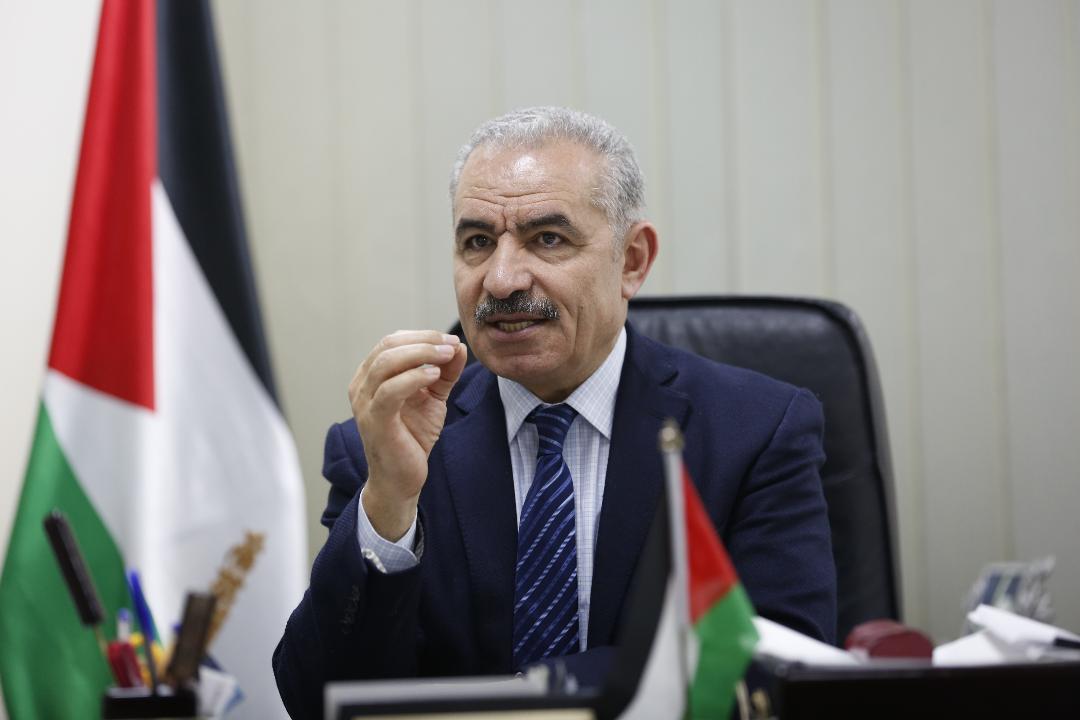 Shtayyeh ordonne la formation d'un comité pour suivre la situation de coronavirus à Gaza