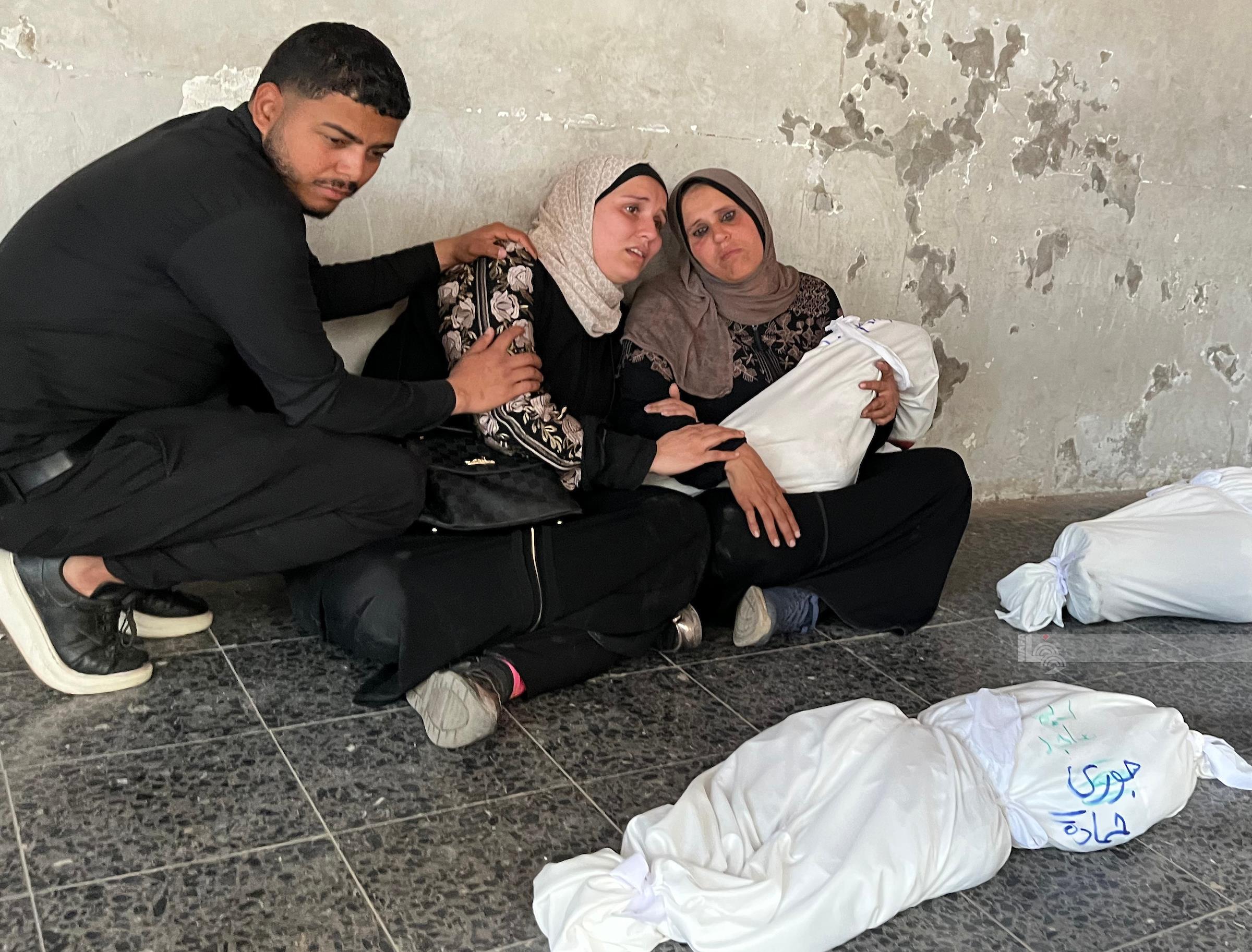 Des victimes dans une attaque israélienne contre une clinique de l’UNRWA abritant des déplacés à Gaza