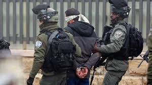 Les forces israéliennes d'occupation arrêtent trois citoyens du camp de Jénine