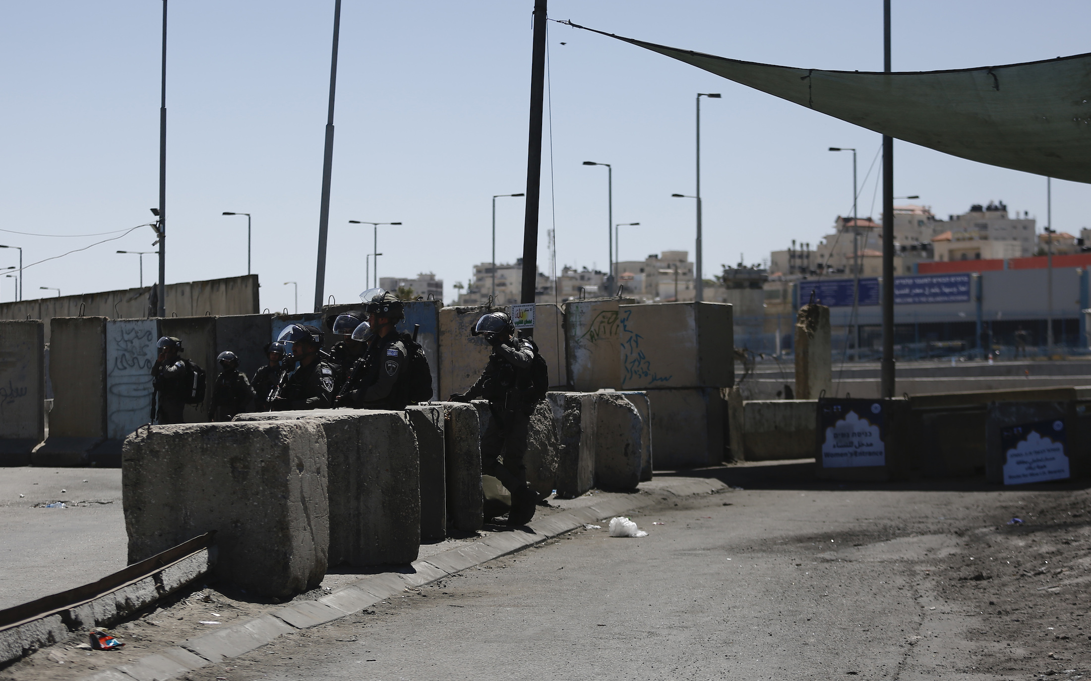L’occupation ferme le point de contrôle de Qalandiya près de Jérusalem
